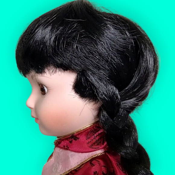 Vintage 1992 “Ushi” Doll – Ellis Island – American Dreams – Plays Kao Shan Ching - Picture 6 of 14